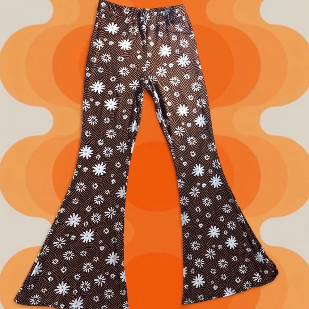 Altar’d State Daisy Flare Leggings - Picture 2 of 6